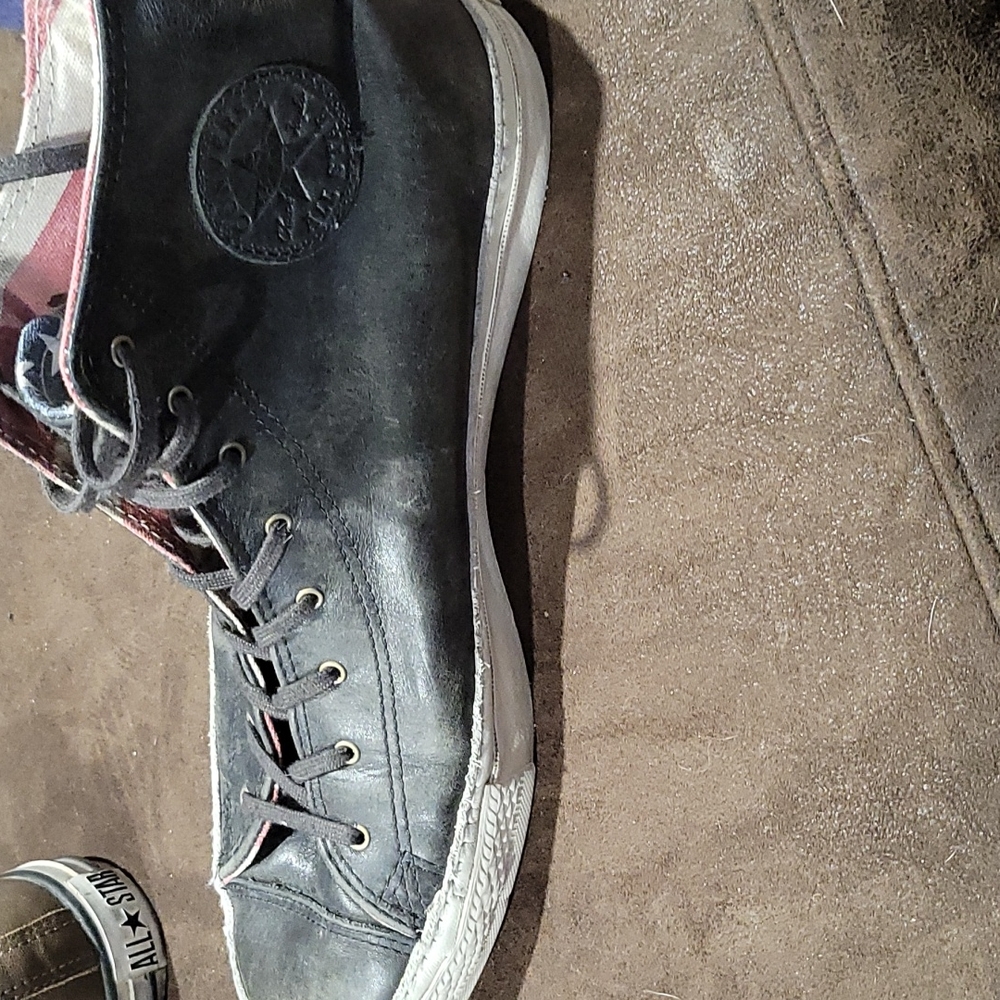 Black high top leather converse all stars 10 1/2